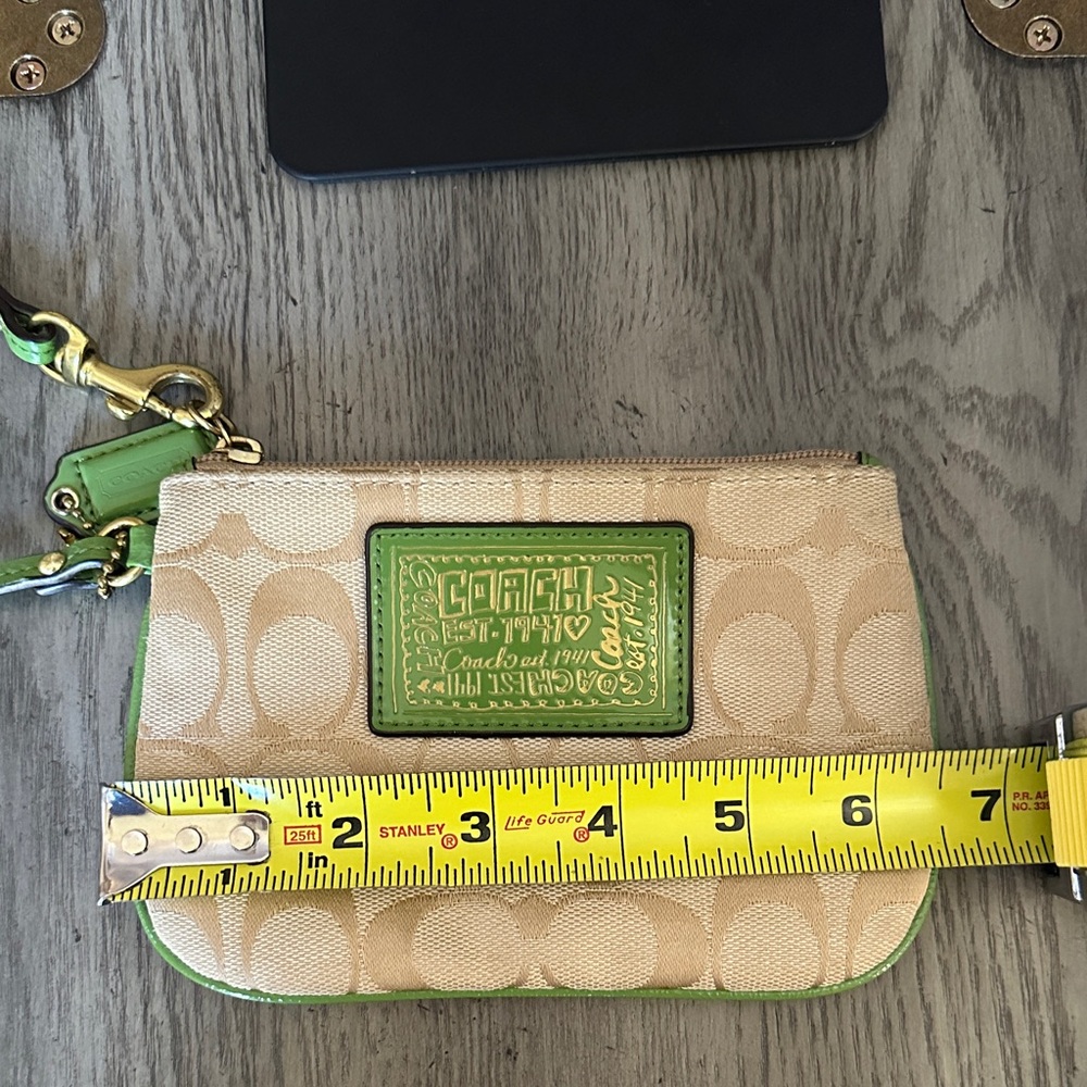 Coach Signature Canvas Wristlet Light Khaki Green Grass with Matching Tag - Picture 16 of 16